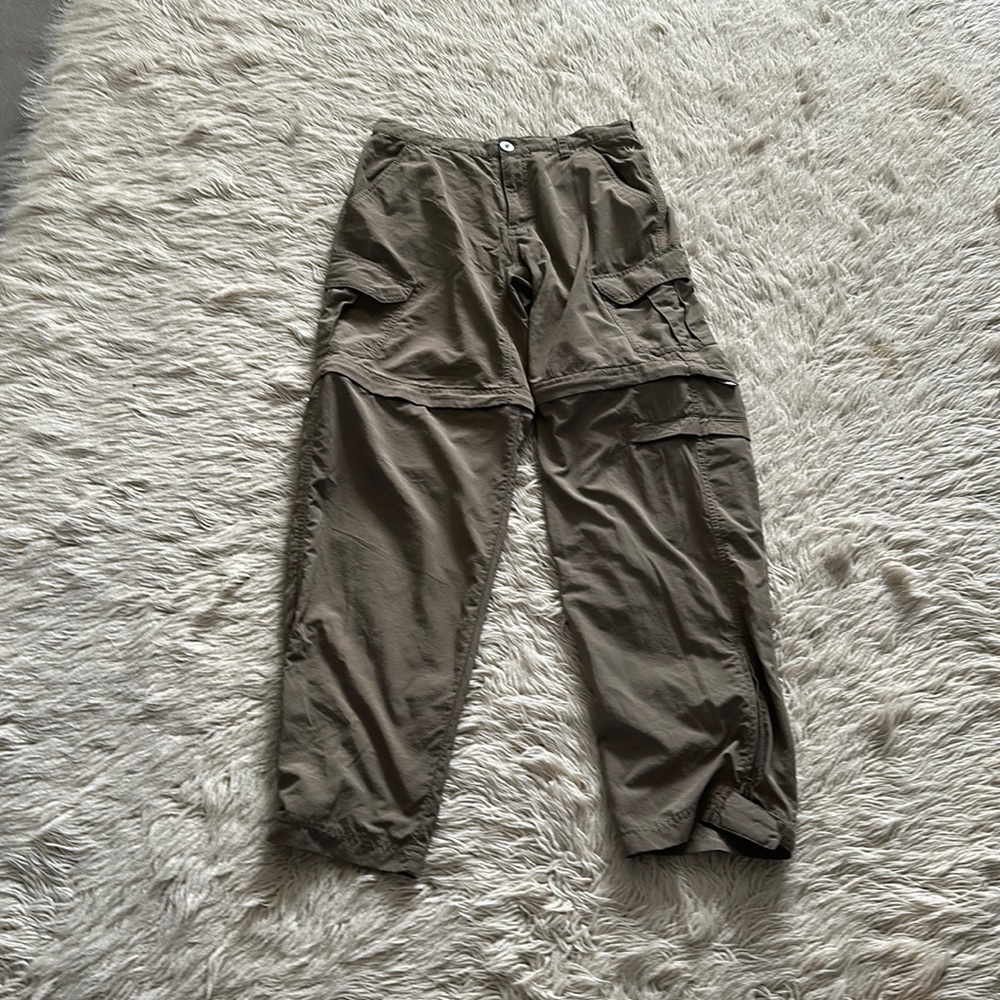 White Sierra convertible pants/shorts.